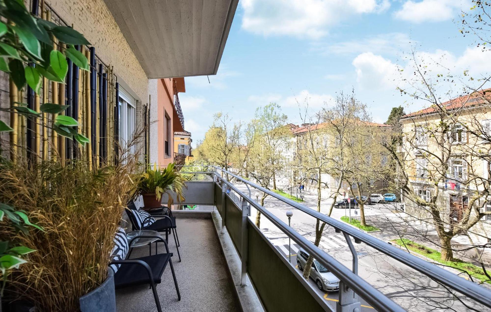 2 Bedroom Cozy Apartment In โกริเซีย ภายนอก รูปภาพ